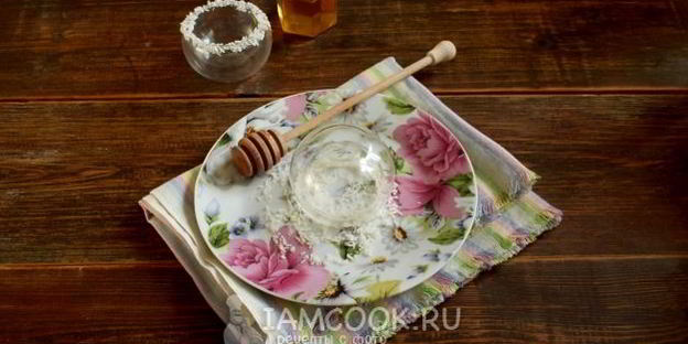 смузи с кокосовым молоком и черной смородиной