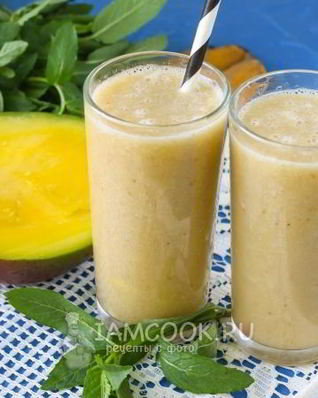 Смузи с манго и бананом