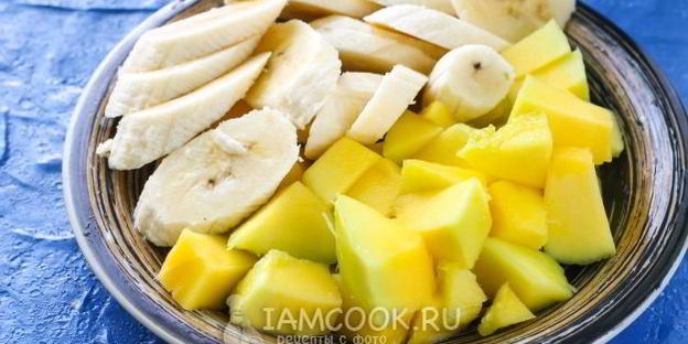 смузи с манго и бананом