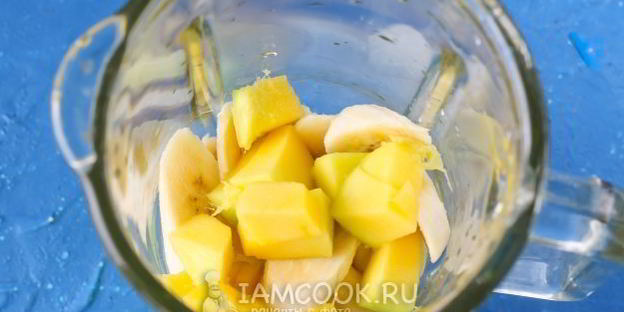 смузи с манго и бананом