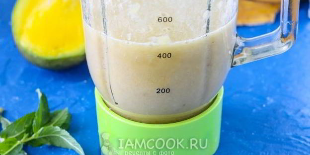 смузи с манго и бананом