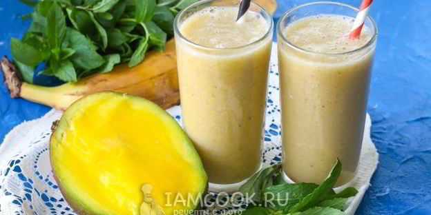 смузи с манго и бананом