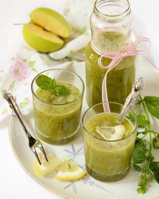 Смузи с яблоком и базиликом