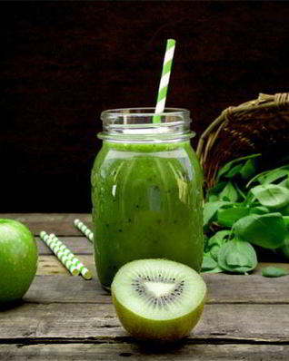 Смузи с зеленым чаем и яблоком