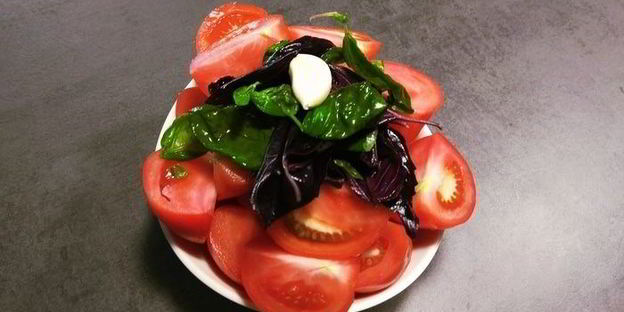 томатно-базиликовый смузи с чесноком