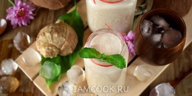 тропический смузи с кокосовым молоком