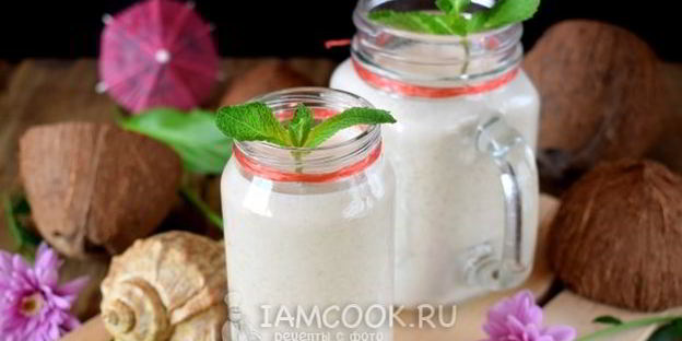тропический смузи с кокосовым молоком