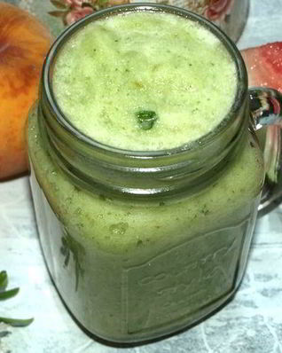 Яблочный смузи с кабачком и сельдереем