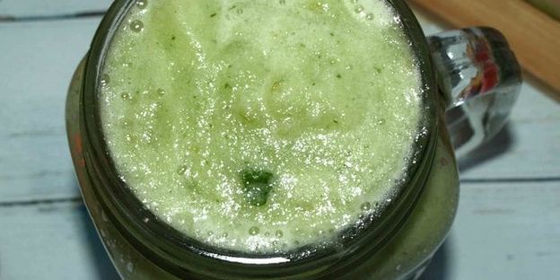 яблочный смузи с кабачком и сельдереем