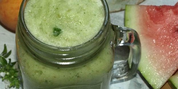 яблочный смузи с кабачком и сельдереем