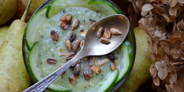 зеленый смузи с киви и огурцом