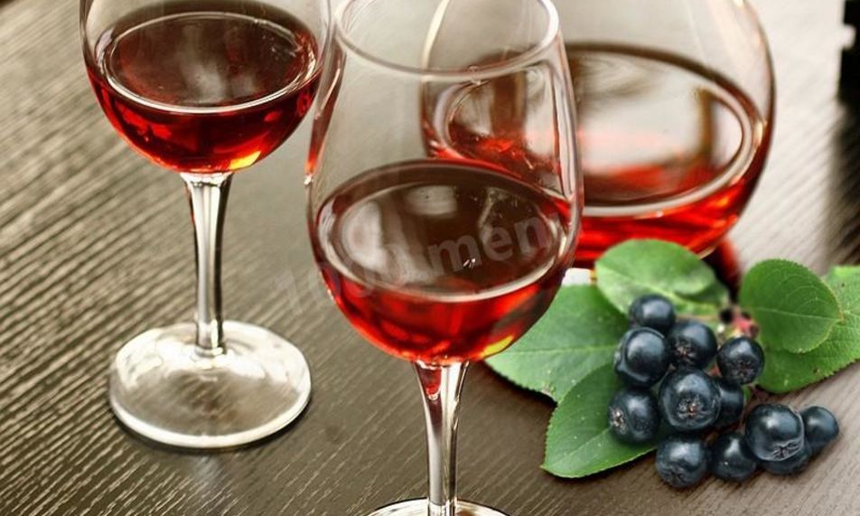 Рецепт вина из яблок и черноплодной рябины