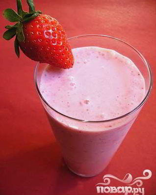 Витаминный напиток из клубники