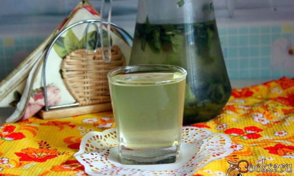 Рецепт витаминного напитка из листьев облепихи с медом и мятой