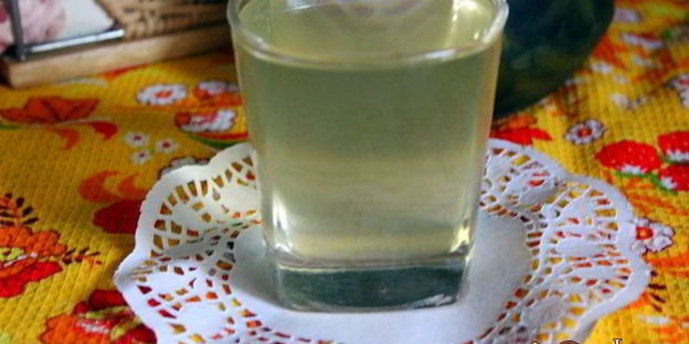 витаминный напиток из листьев облепихи с медом и мятой