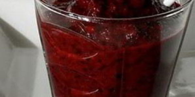 витаминный напиток из свеклы, моркови и черники