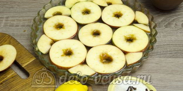 яблоки в сиропе с пряностями