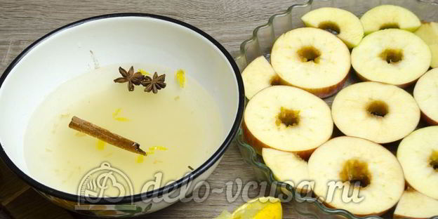 яблоки в сиропе с пряностями