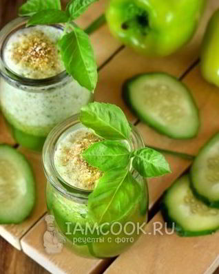 Зеленый коктейль с огурцом и перцем