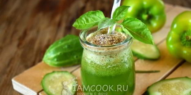 зеленый коктейль с огурцом и перцем