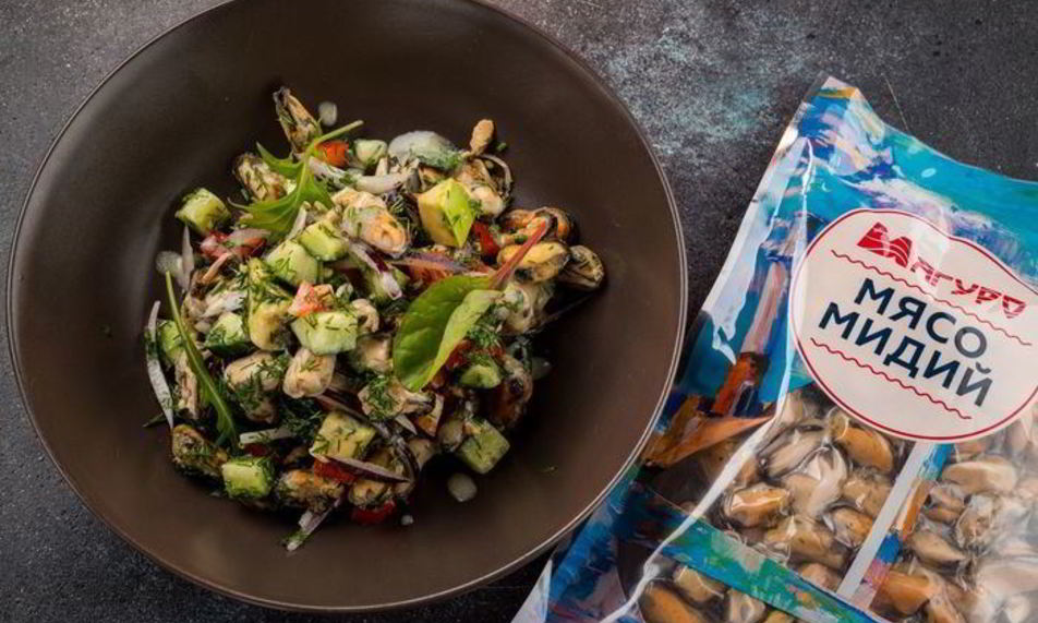 Рецепт диетического салата с мидиями и авокадо
