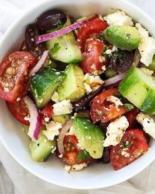 Греческий салат с авокадо