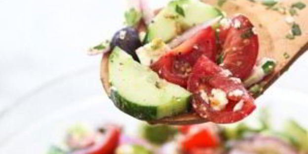 греческий салат с авокадо