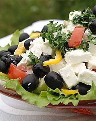 Греческий салат с фетаксой