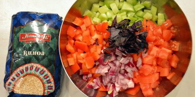 греческий салат с киноа