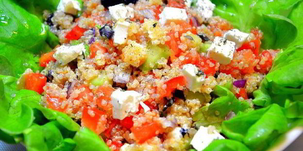 греческий салат с киноа