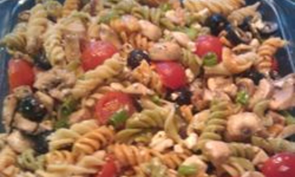 Рецепт греческого салата с макаронами и грибами