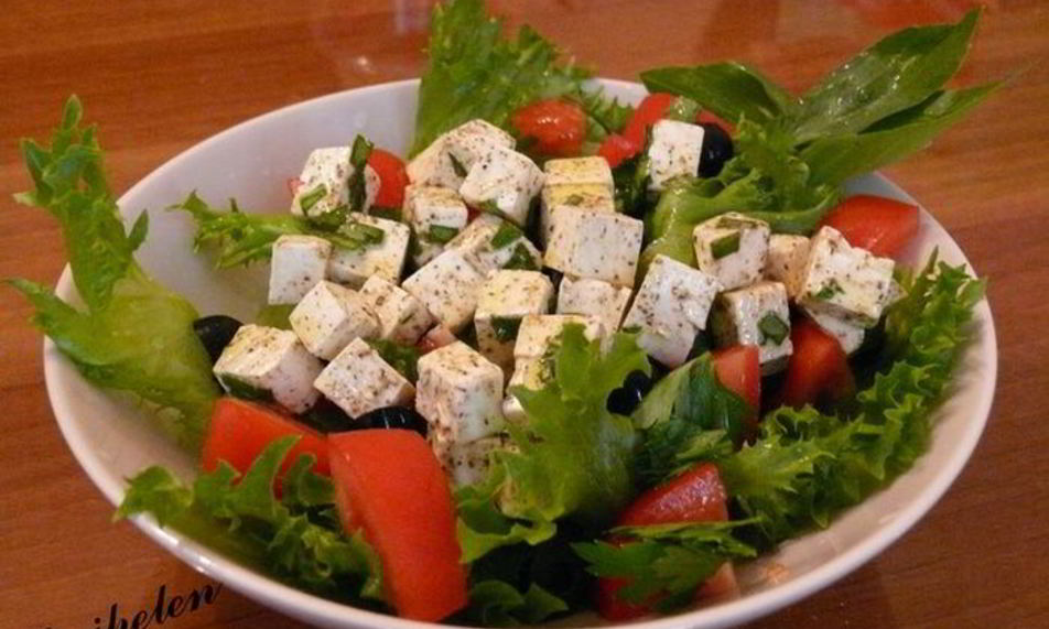 Рецепт греческого салата с маринованныма сырома