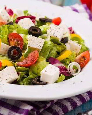 Греческий салат с маслинами