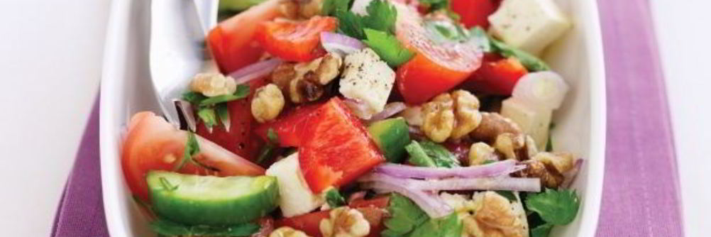 Греческий салат с орехами