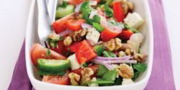 греческий салат с орехами