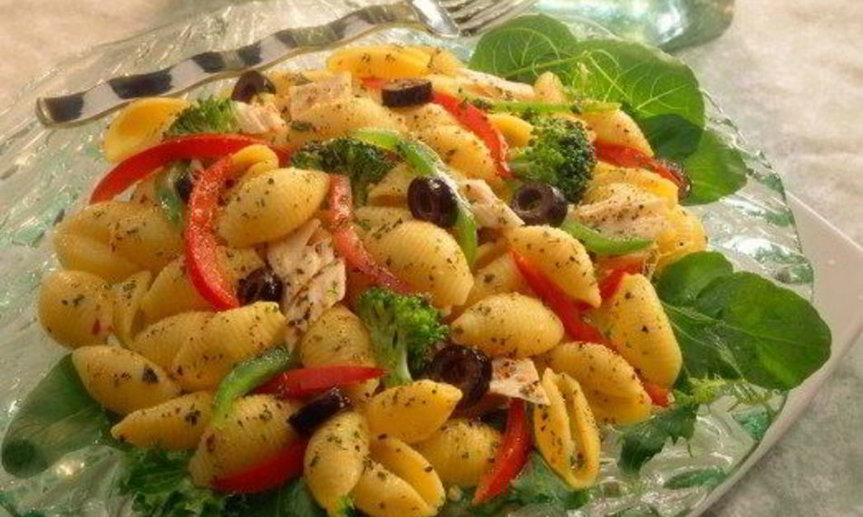 Рецепт греческого салата с пастой и тунцом