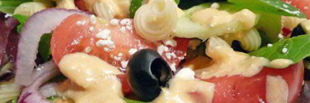 Греческий салат с пастой