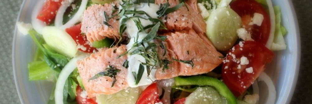 Греческий салат с семгой
