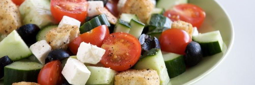 Греческий салат с сухариками
