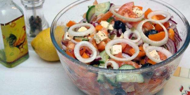 греческий салат с сыром фета