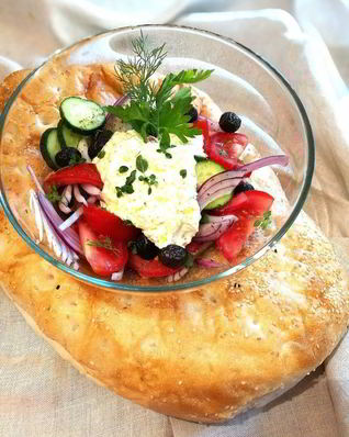 Греческий салат с заправкой из феты