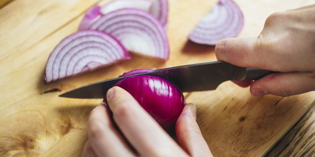 греческий салат с жареным адыгейским сыром