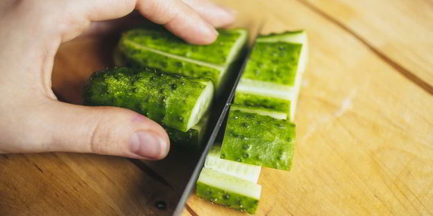 греческий салат с жареным адыгейским сыром