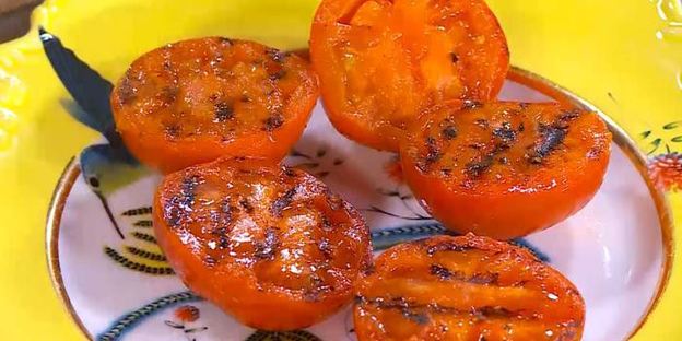 греческий салат с жареным сулугуни