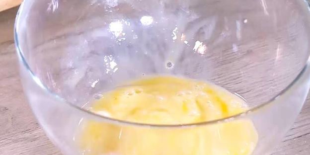 греческий салат с жареным сулугуни