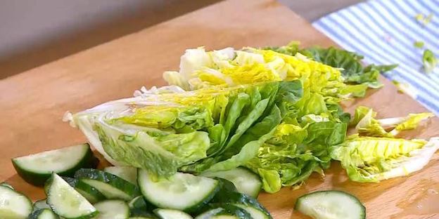 греческий салат с жареным сулугуни