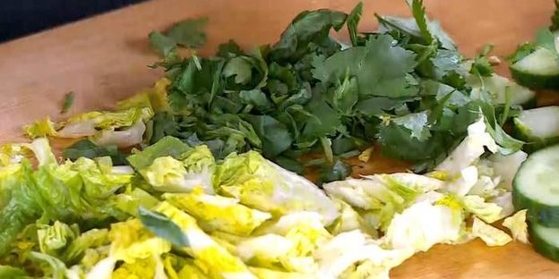 греческий салат с жареным сулугуни