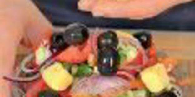 греческий салат с жареным сыром