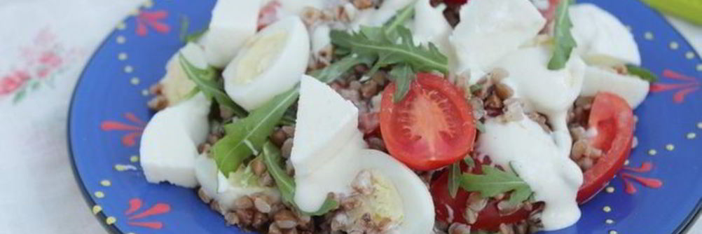 Гречневый салат с моцареллой