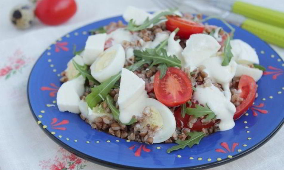 Рецепт гречневого салата с моцареллой